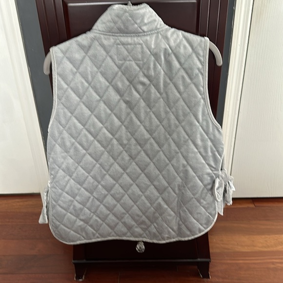 Beautiful never worn Banana Republic gray vest size medium. - Picture 2 of 5
